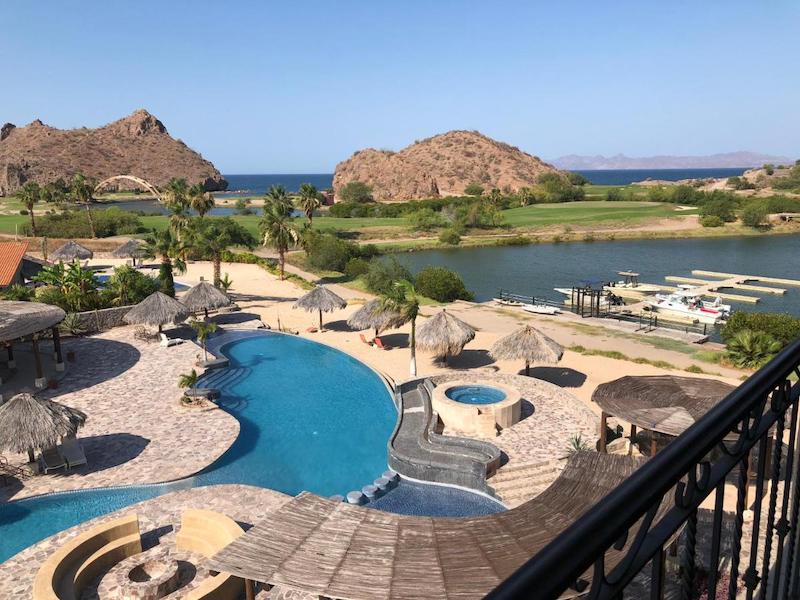 Best resorts in Loreto are located in Nopolo